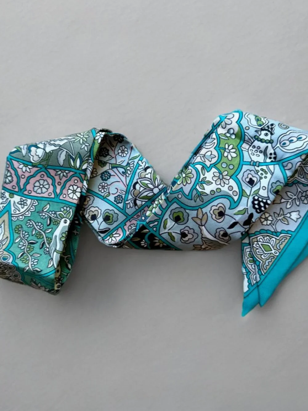Hermes Blue Turquoise Au Pays des Oiseaux Fleurs Silk Twilly Scarf